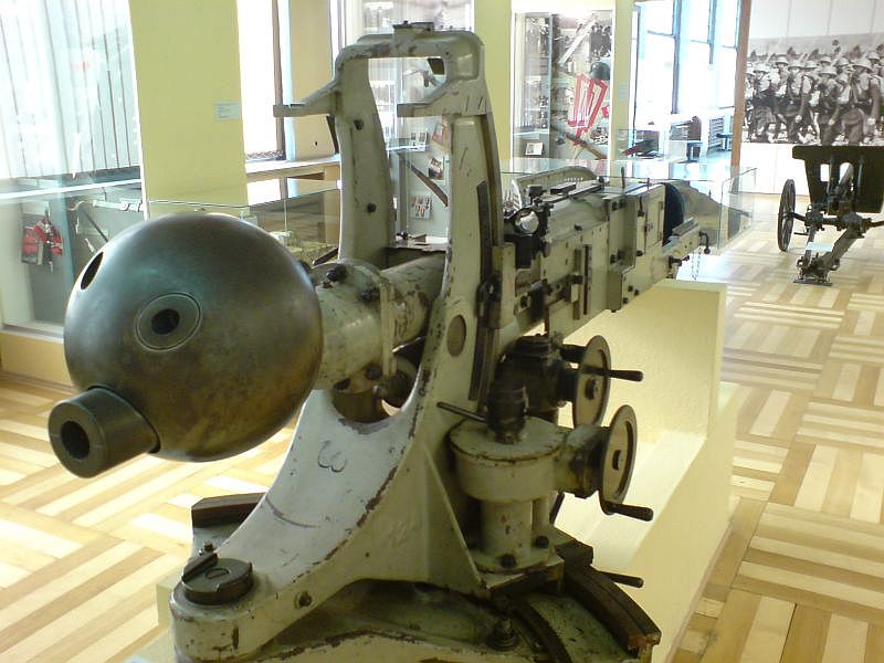 Exemplář kanónu v držení vojenského muzea v Praze na Vítkově