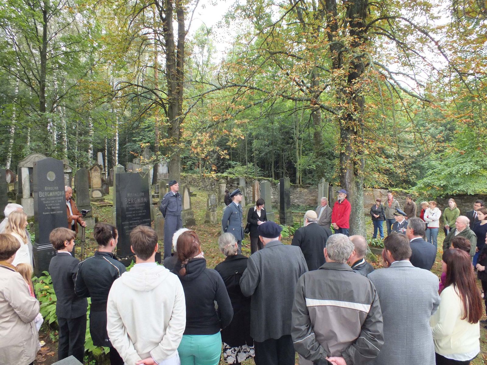 Pietní akt za oběti holocaustu, Odhalení památníku obětem holocaustu a příslušníkům RAF z Trhové Kamenice 2012