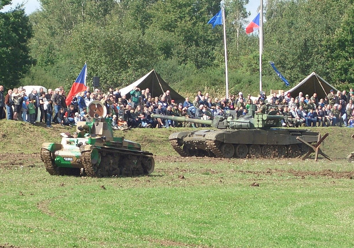 Současnost a historie tanků v naší zemi na tankovém dni VTM Lešany (10)